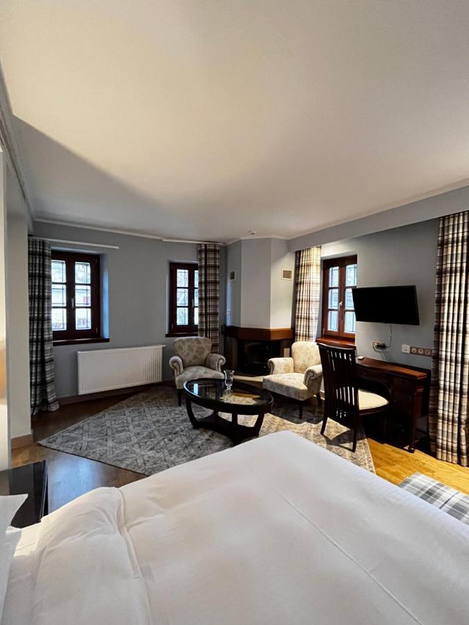 Mountrace Suites & Spa 莫诺登德里 外观 照片